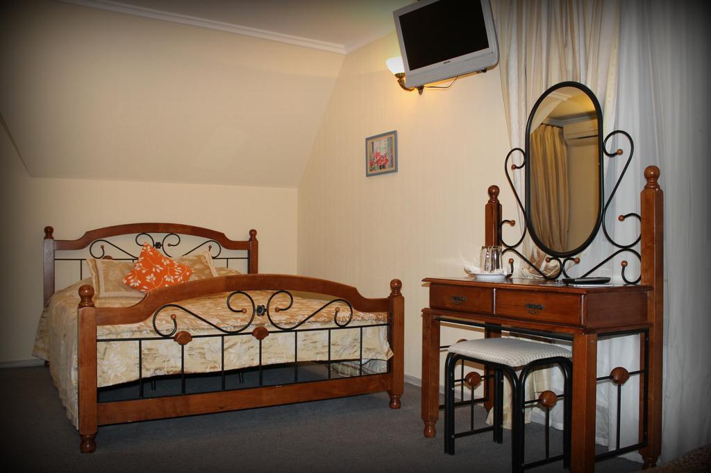 Chubynske Edem Hotel מראה חיצוני תמונה